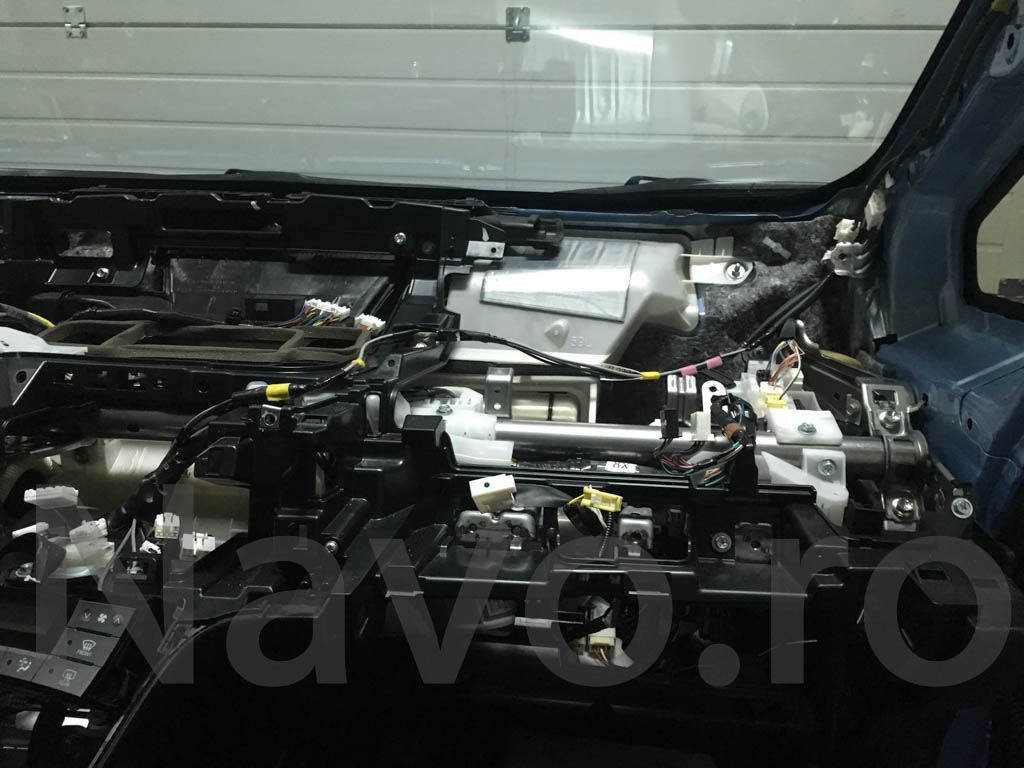 Prius gen 3 2013 dashboard removal 02