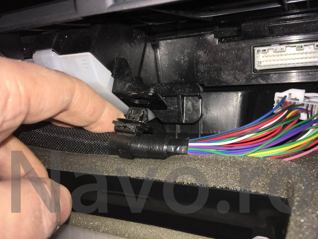 Prius gen 3 2013 dashboard removal 04