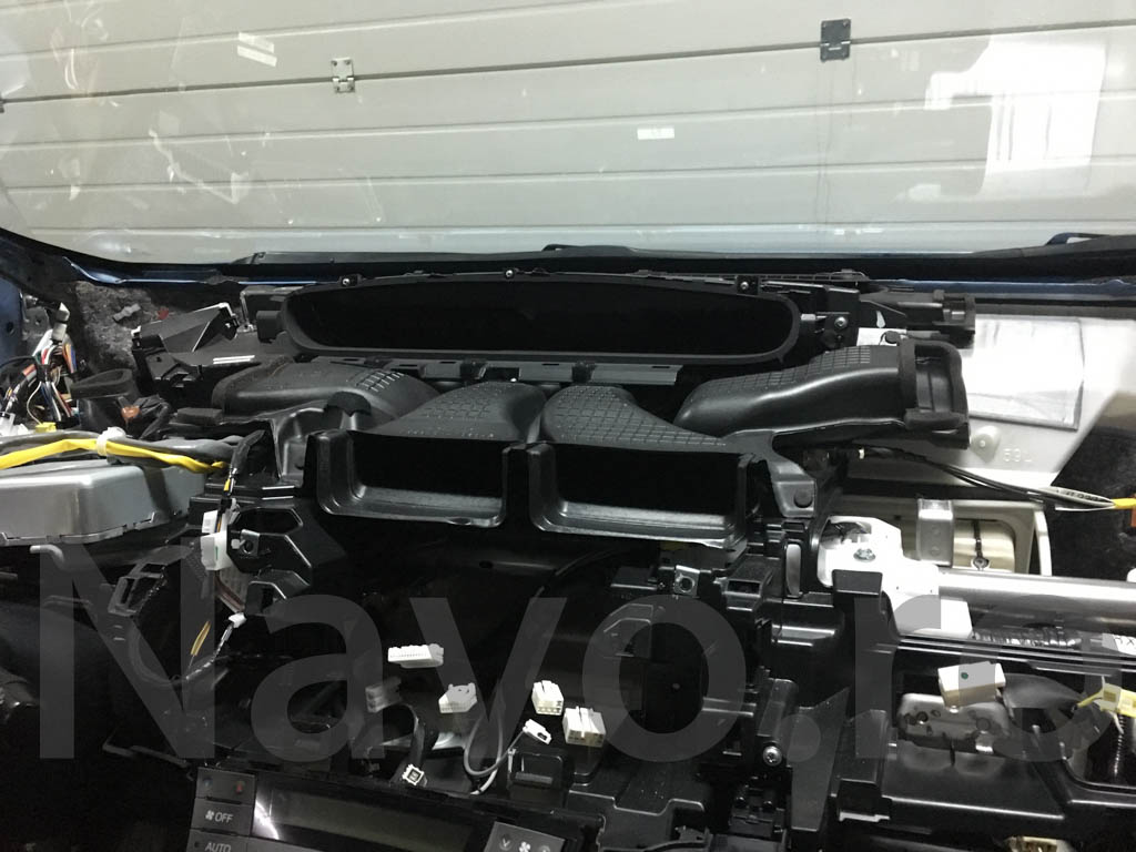 Prius gen 3 2013 dashboard removal 06